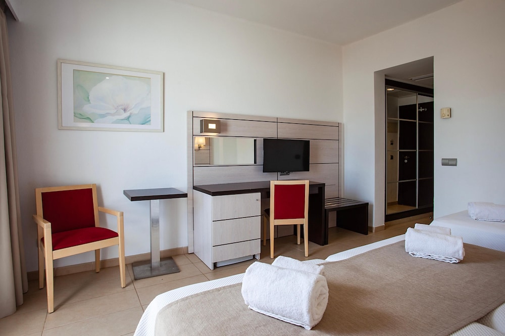 Hotel Puchet Ibiza — Hotel rooms in San Antonio, Balearic Islands