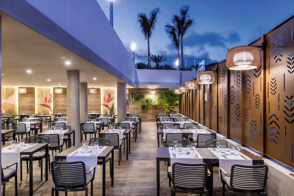 Hotel Riu Palace Jandia — Restaurant & bars in Esquinzo, Canary Islands