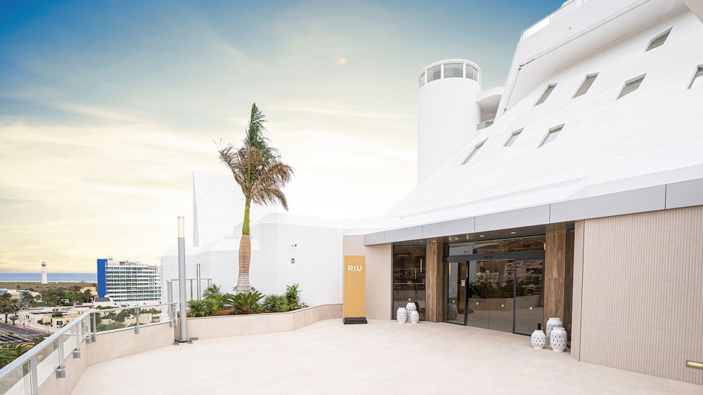 Hotel Riu Palace Jandia — Hotel building in Esquinzo, Canary Islands
