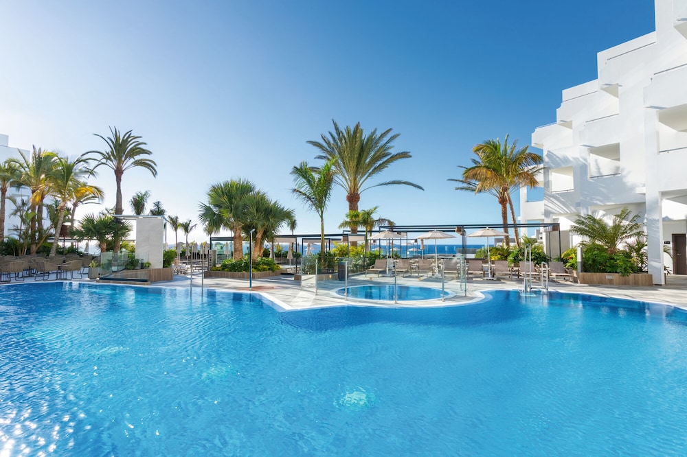 Hotel Riu Palace Jandia — Swimming pool in Esquinzo, Canary Islands