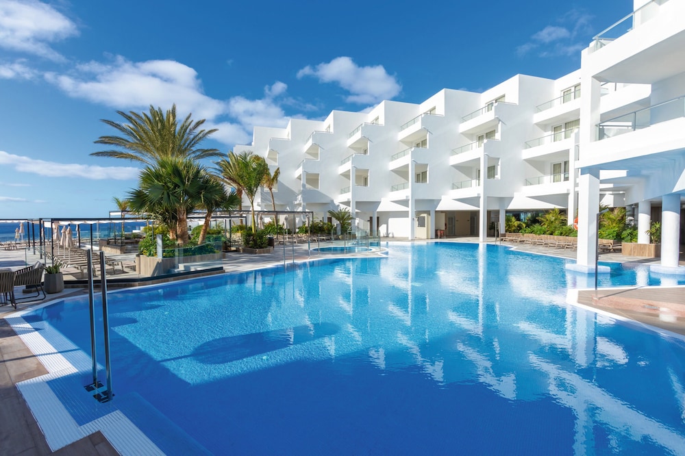 Hotel Riu Palace Jandia — Swimming pool in Esquinzo, Canary Islands