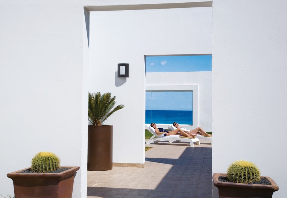 Hotel Riu Palace Tres Islas - Adults Only - All Inclusive — Hotel building in Corralejo, Canary Islands