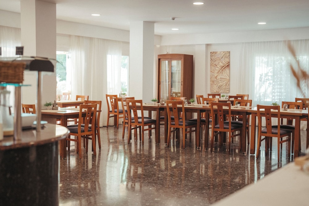 Hotel ROC Oberoy - Adults only — Restaurant & bars in Peguera, Balearic Islands