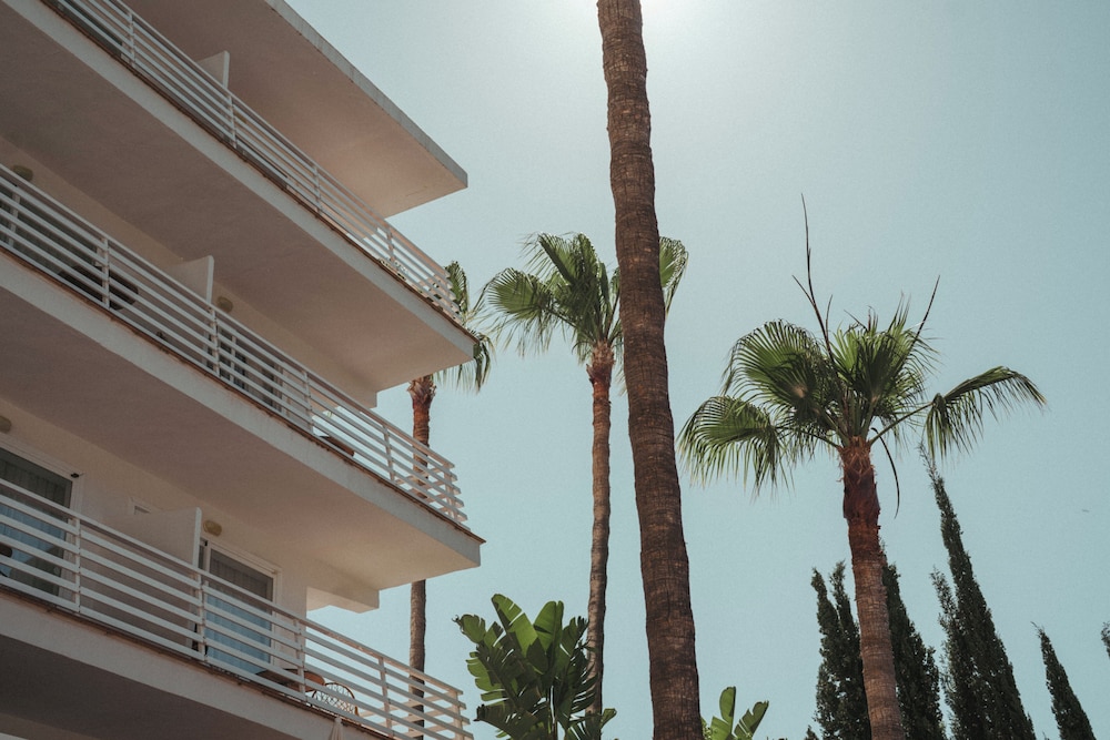 Hotel ROC Oberoy - Adults only — Hotel building in Peguera, Balearic Islands