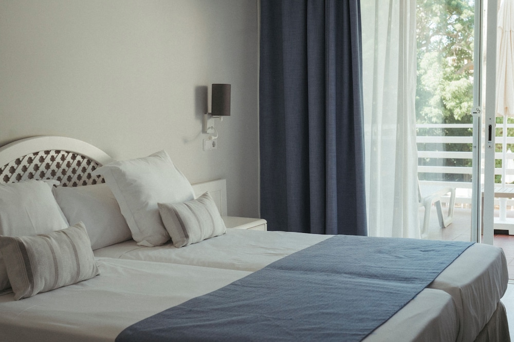 Hotel ROC Oberoy - Adults only — Hotel rooms in Peguera, Balearic Islands