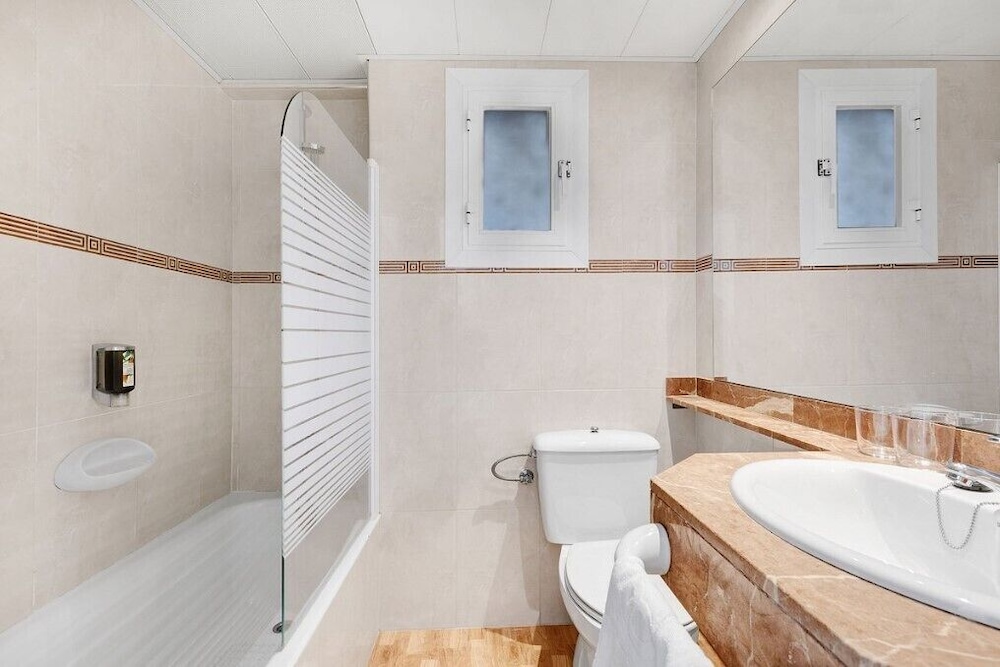 Hotel ROC Oberoy - Adults only — Hotel rooms in Peguera, Balearic Islands