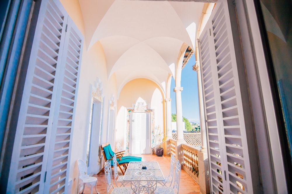 Hotel Roger de Flor Seleqtta — Hotel building in Lloret de Mar, Catalonia