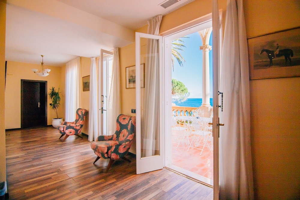 Hotel Roger de Flor Seleqtta — Hotel rooms in Lloret de Mar, Catalonia