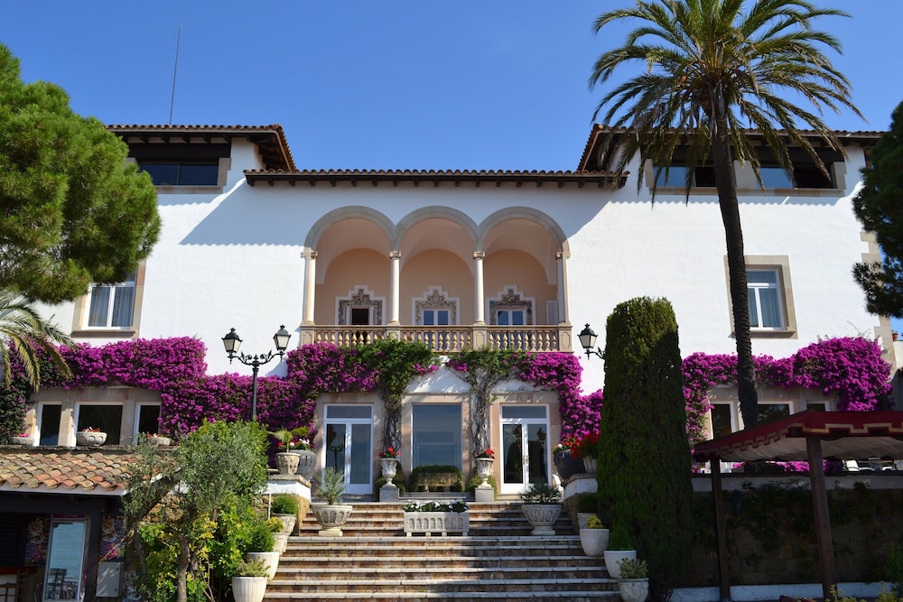 Hotel Roger de Flor Seleqtta — Hotel building in Lloret de Mar, Catalonia