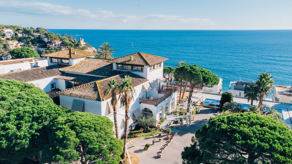 Hotel Roger de Flor Seleqtta — Hotel building in Lloret de Mar, Catalonia