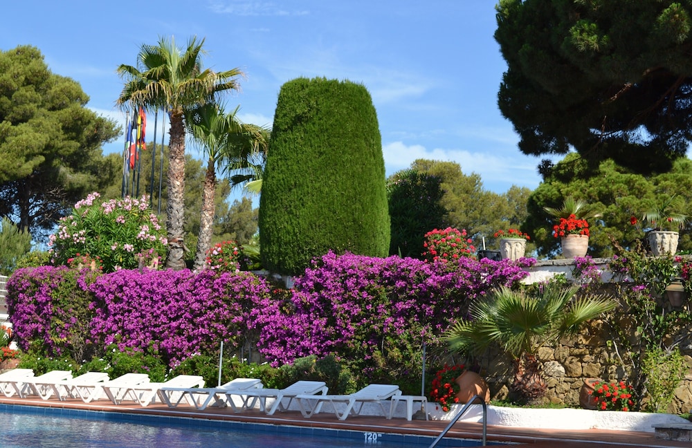 Hotel Roger de Flor Seleqtta — Hotel building in Lloret de Mar, Catalonia