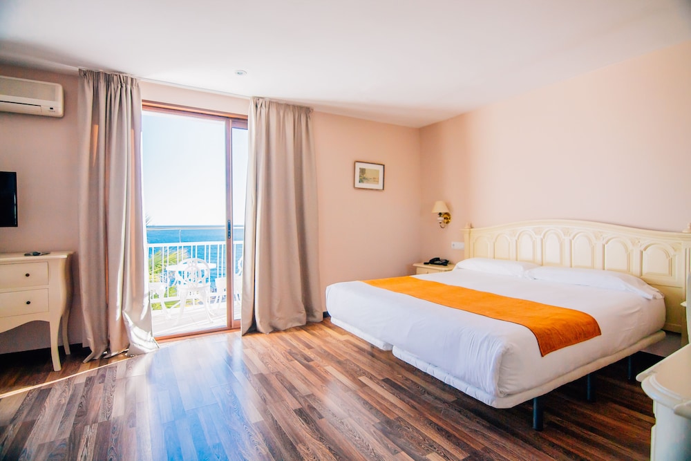 Hotel Roger de Flor Seleqtta — Hotel rooms in Lloret de Mar, Catalonia