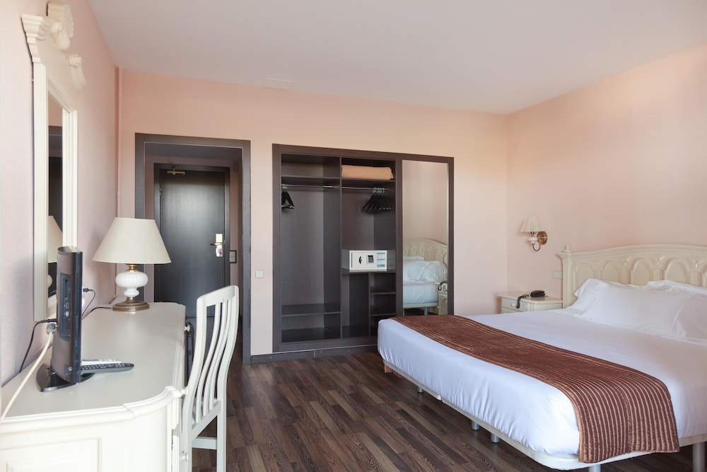 Hotel Roger de Flor Seleqtta — Hotel rooms in Lloret de Mar, Catalonia
