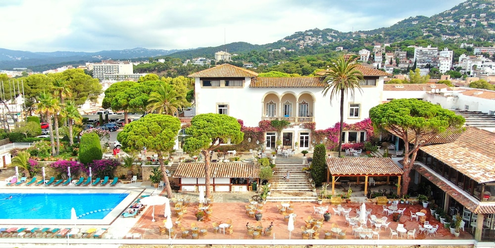 Hotel Roger de Flor Seleqtta — Hotel building in Lloret de Mar, Catalonia