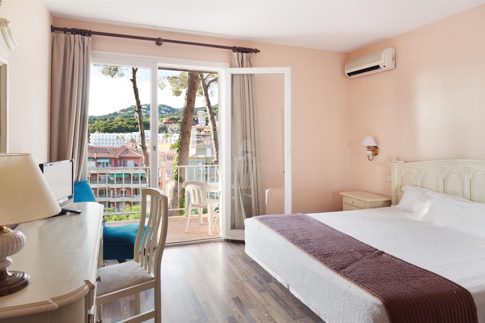 Hotel Roger de Flor Seleqtta — Hotel rooms in Lloret de Mar, Catalonia
