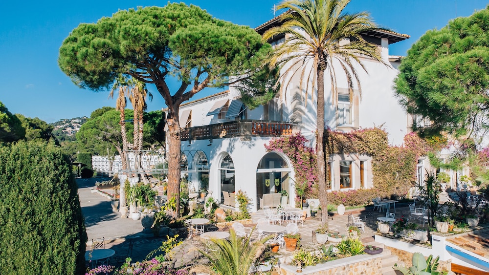 Hotel Roger de Flor Seleqtta — Hotel building in Lloret de Mar, Catalonia