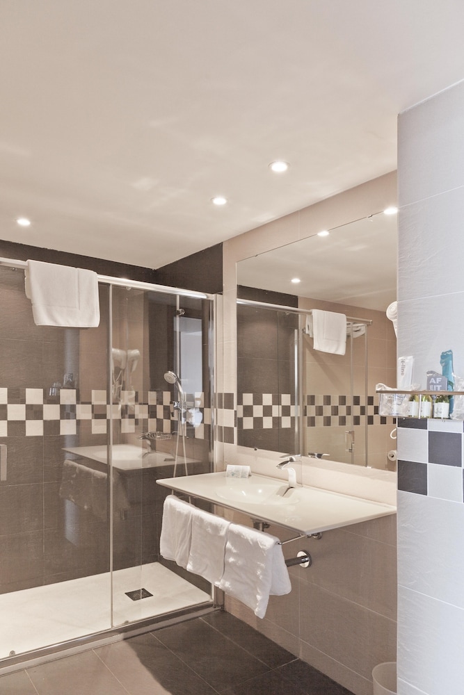 Hotel Roger de Flor Seleqtta — Hotel rooms in Lloret de Mar, Catalonia