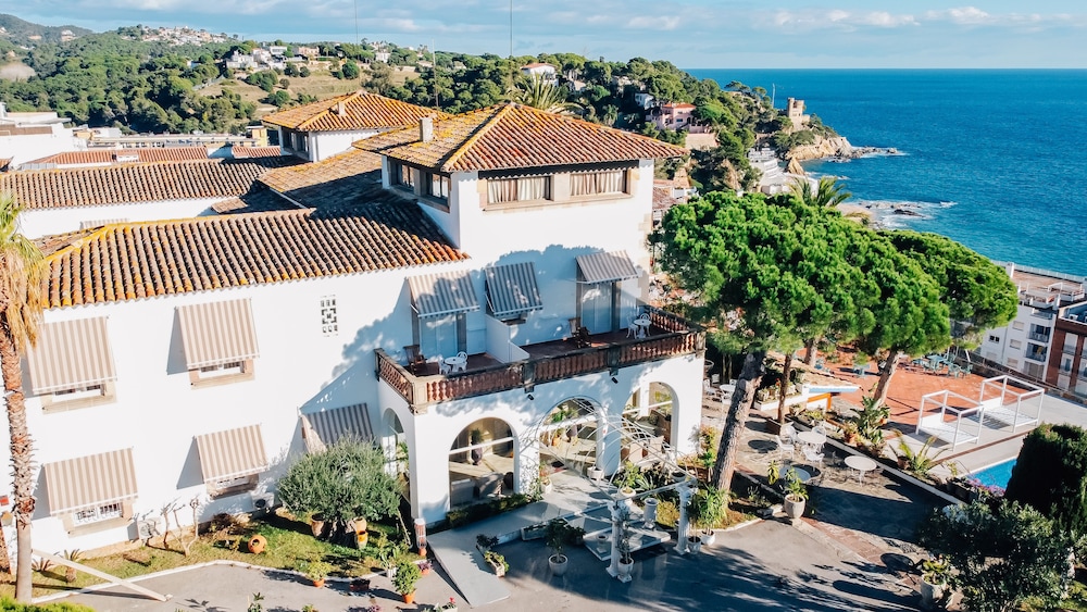 Hotel Roger de Flor Seleqtta — Hotel building in Lloret de Mar, Catalonia