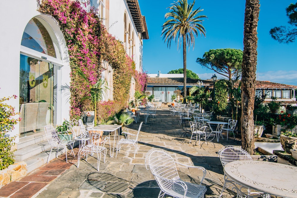 Hotel Roger de Flor Seleqtta — Hotel building in Lloret de Mar, Catalonia