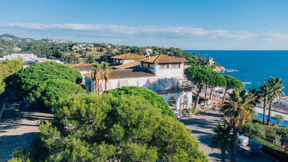 Hotel Roger de Flor Seleqtta — Hotel building in Lloret de Mar, Catalonia