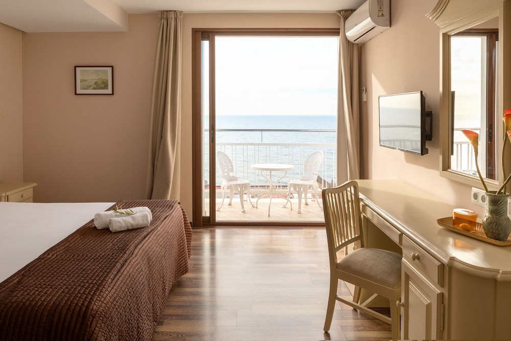 Hotel Roger de Flor Seleqtta — Hotel rooms in Lloret de Mar, Catalonia