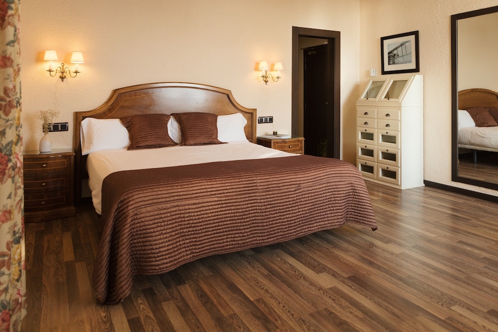 Hotel Roger de Flor Seleqtta — Hotel rooms in Lloret de Mar, Catalonia
