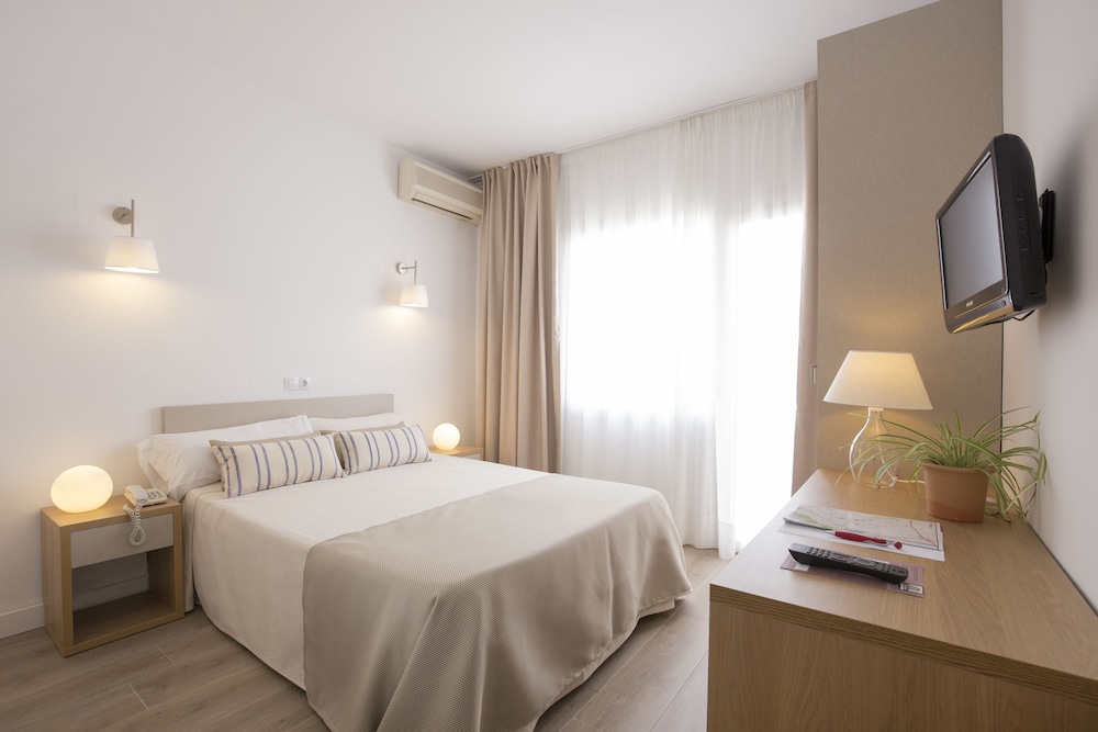 Hotel Cabot Romantic - Adults Only — Hotel rooms in Puerto Pollensa, Balearic Islands