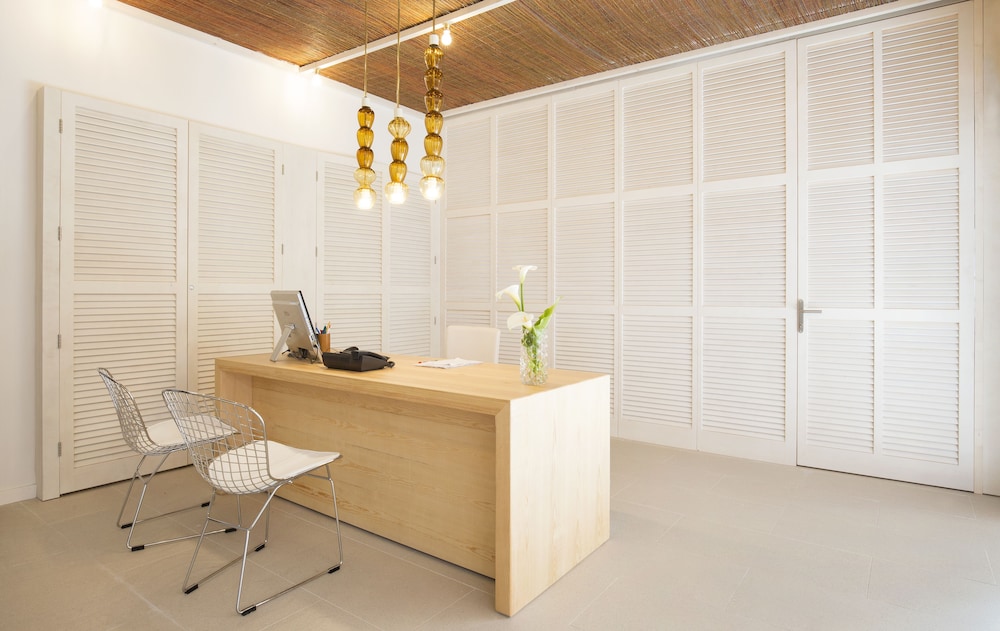 Hotel Cabot Romantic - Adults Only — Hotel building in Puerto Pollensa, Balearic Islands