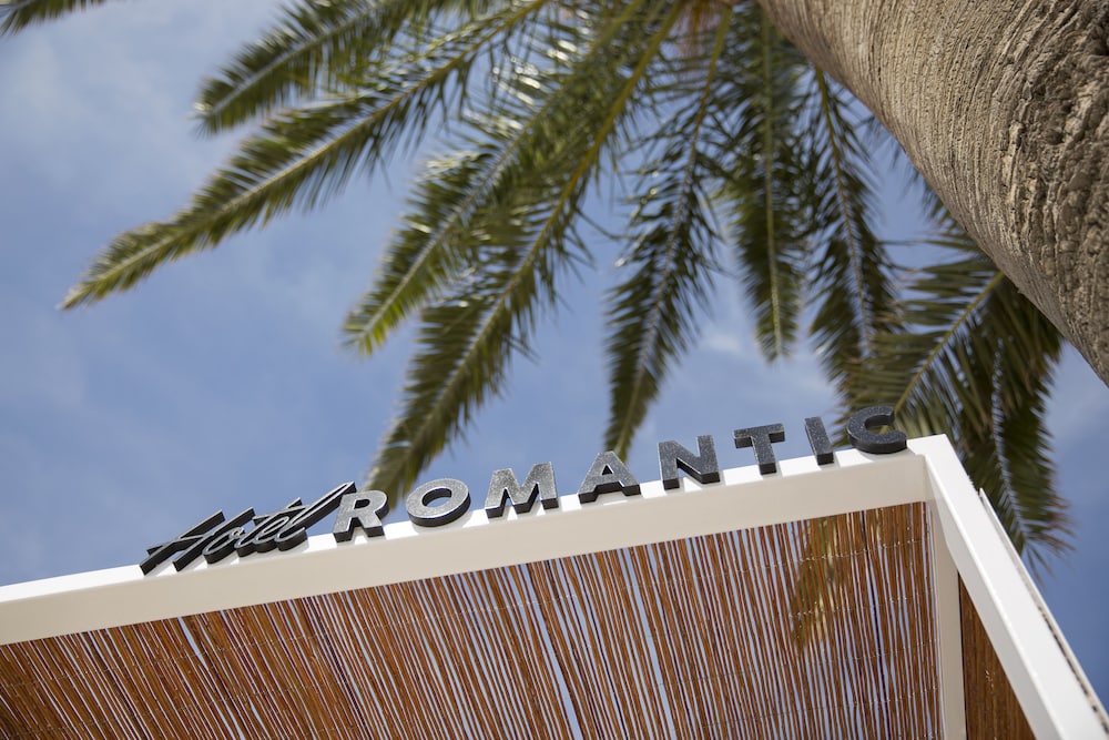 Hotel Cabot Romantic - Adults Only — Hotel building in Puerto Pollensa, Balearic Islands