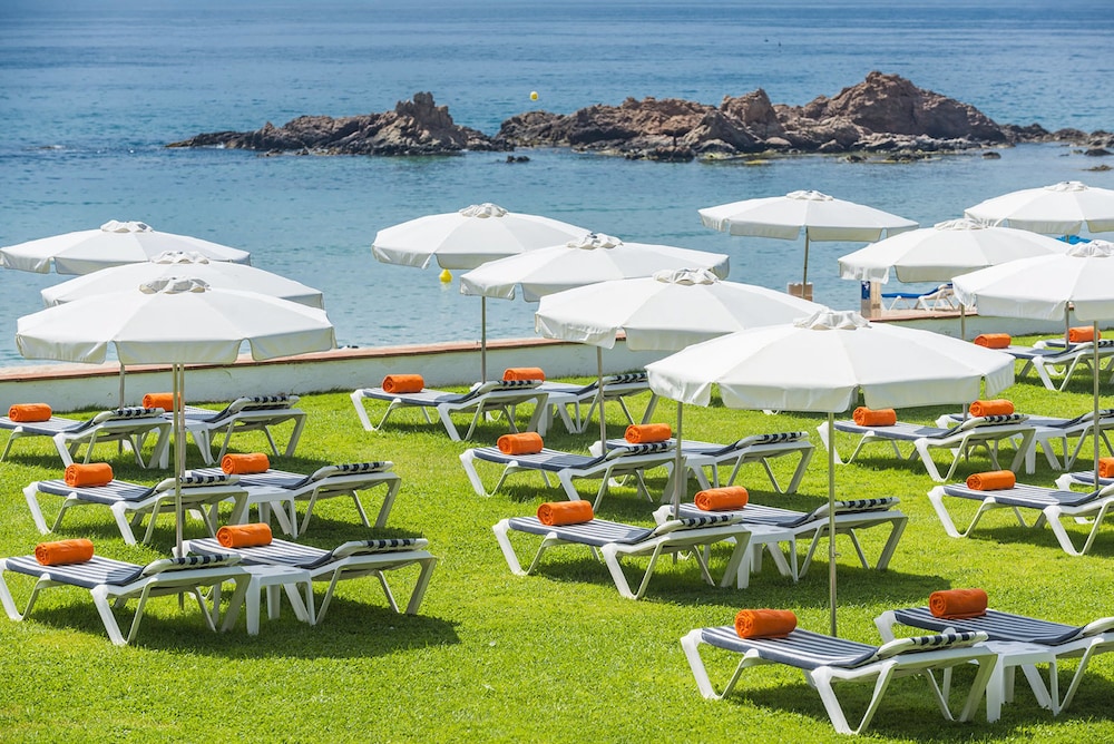Hotel Santa Marta — Beach in Lloret de Mar, Catalonia