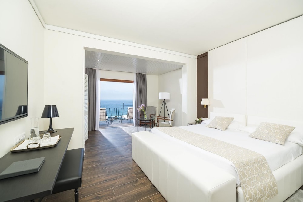 Hotel Santa Marta — Hotel rooms in Lloret de Mar, Catalonia