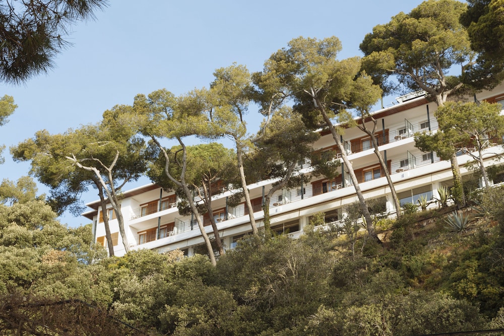 Hotel Santa Marta — Hotel building in Lloret de Mar, Catalonia