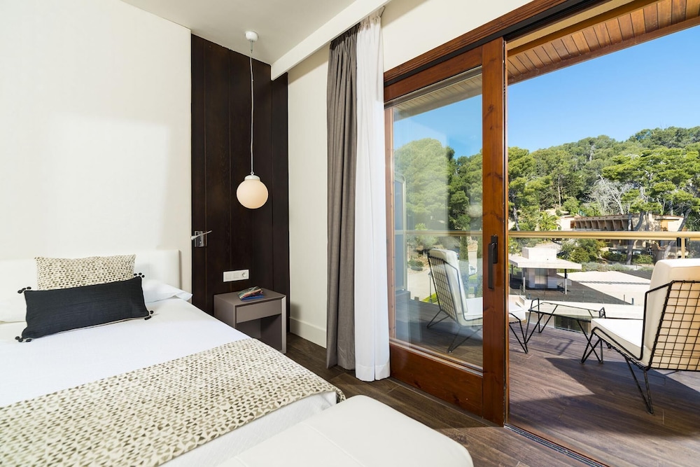 Hotel Santa Marta — Hotel rooms in Lloret de Mar, Catalonia