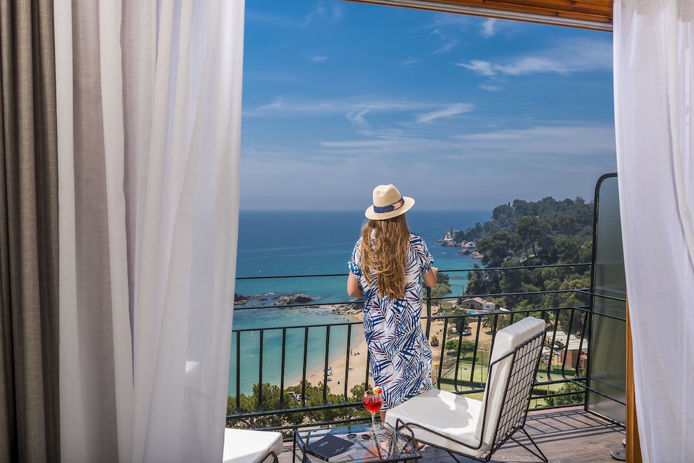 Hotel Santa Marta — Hotel rooms in Lloret de Mar, Catalonia