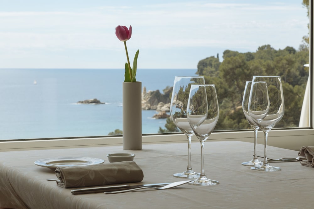 Hotel Santa Marta — Restaurant & bars in Lloret de Mar, Catalonia