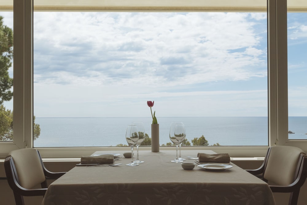 Hotel Santa Marta — Restaurant & bars in Lloret de Mar, Catalonia