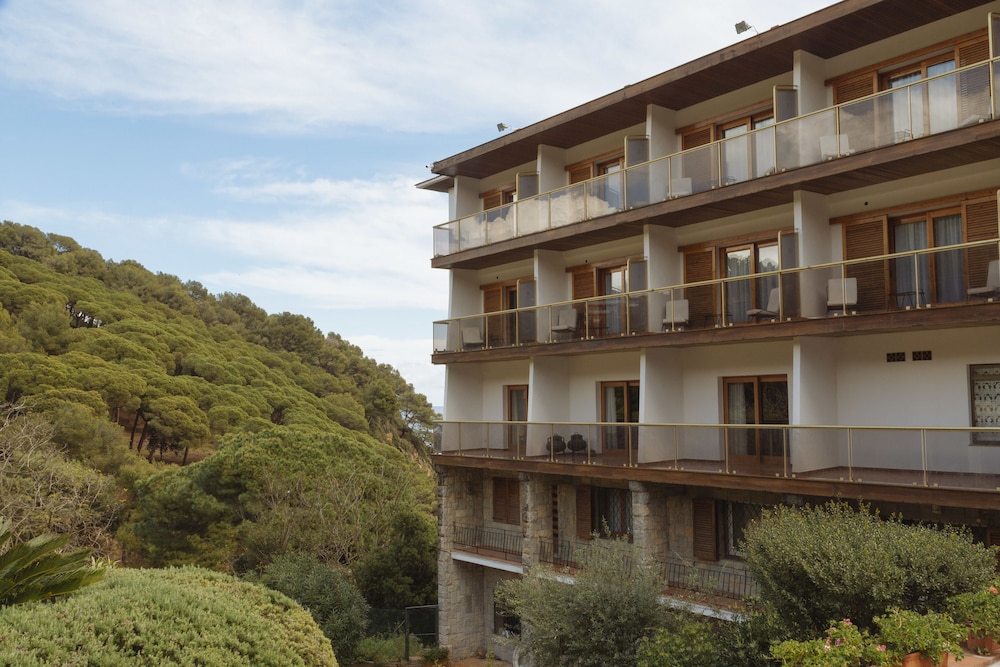 Hotel Santa Marta — Hotel building in Lloret de Mar, Catalonia