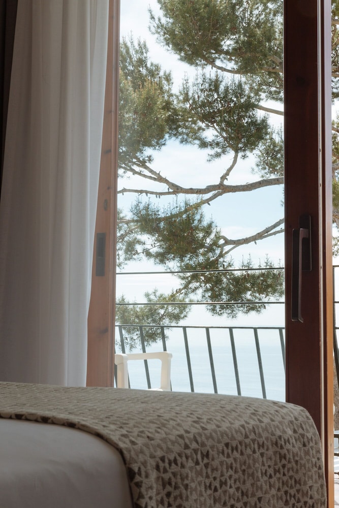 Hotel Santa Marta — Hotel rooms in Lloret de Mar, Catalonia