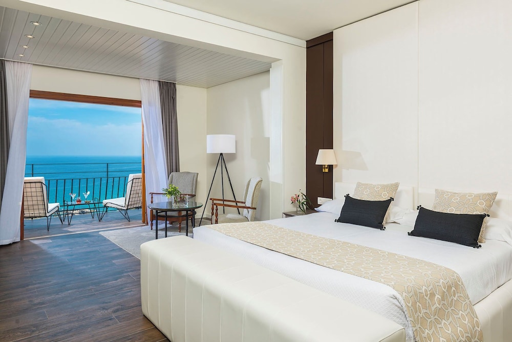 Hotel Santa Marta — Hotel rooms in Lloret de Mar, Catalonia