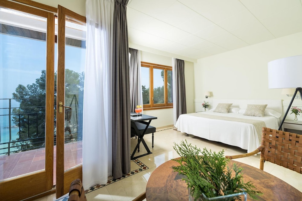 Hotel Santa Marta — Hotel rooms in Lloret de Mar, Catalonia