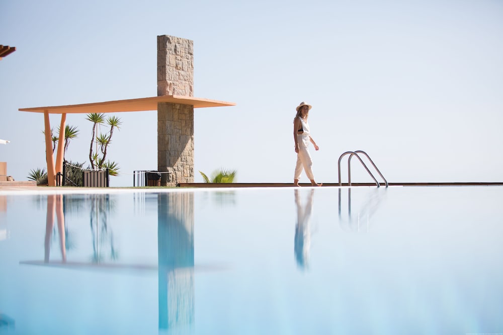 Hotel Santa Marta — Swimming pool in Lloret de Mar, Catalonia