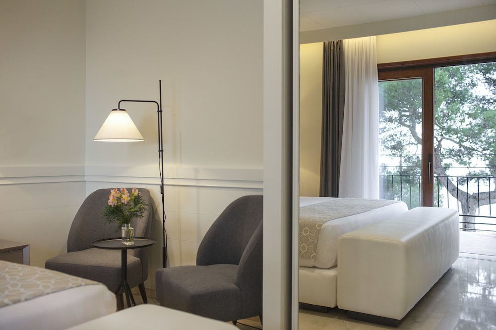 Hotel Santa Marta — Hotel rooms in Lloret de Mar, Catalonia
