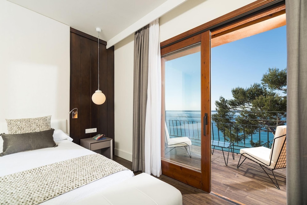 Hotel Santa Marta — Hotel rooms in Lloret de Mar, Catalonia