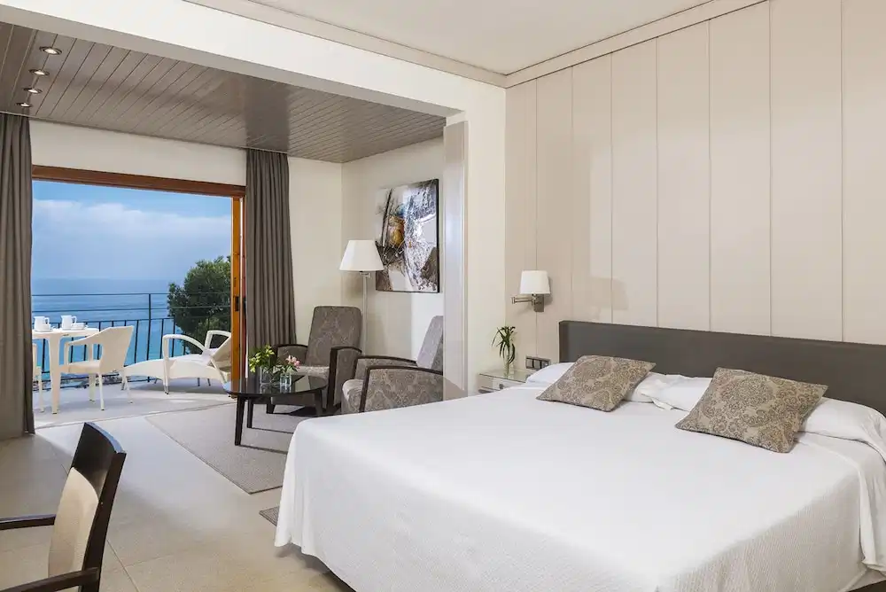 Hotel Santa Marta — Hotel rooms in Lloret de Mar, Catalonia