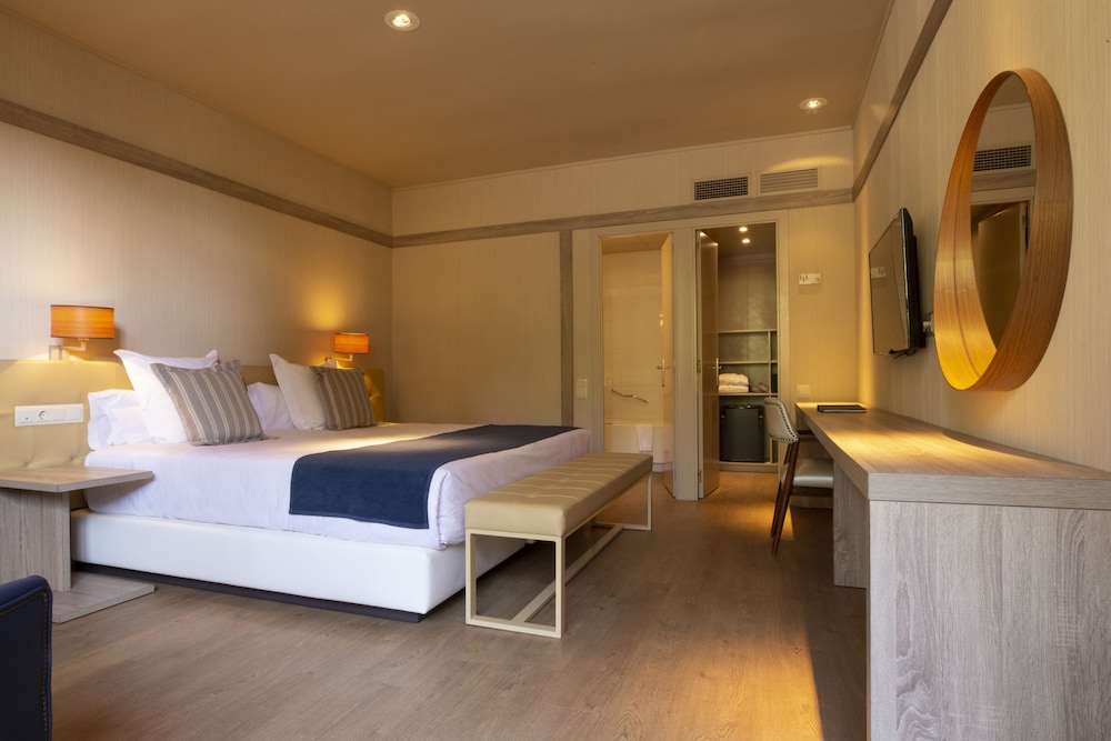 Hotel Santa Marta — Hotel rooms in Lloret de Mar, Catalonia