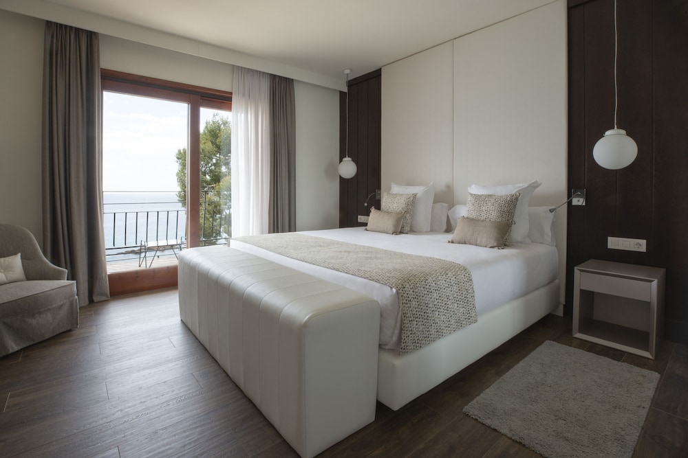 Hotel Santa Marta — Hotel rooms in Lloret de Mar, Catalonia