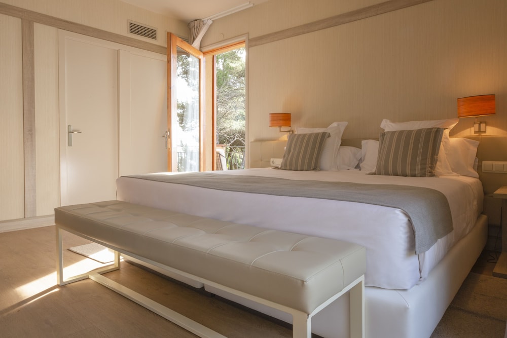 Hotel Santa Marta — Hotel rooms in Lloret de Mar, Catalonia