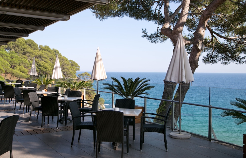 Hotel Santa Marta — Restaurant & bars in Lloret de Mar, Catalonia