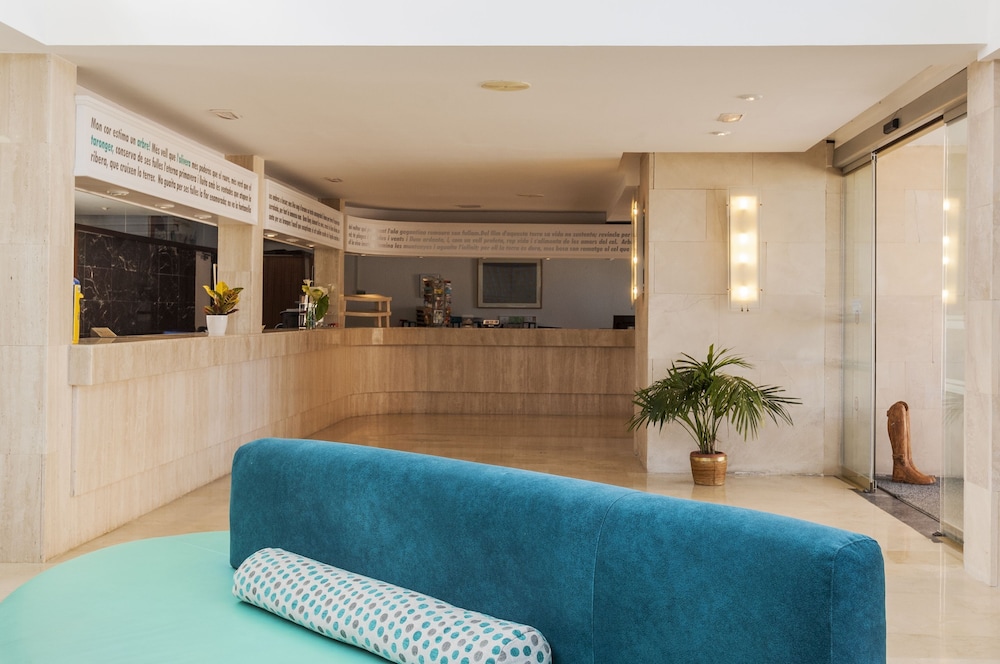Hotel Son Baulo — Hotel building in Can Picafort, Balearic Islands