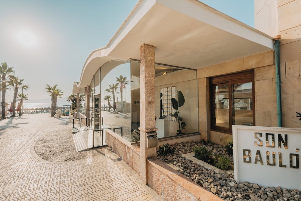 Hotel Son Baulo — Hotel building in Can Picafort, Balearic Islands